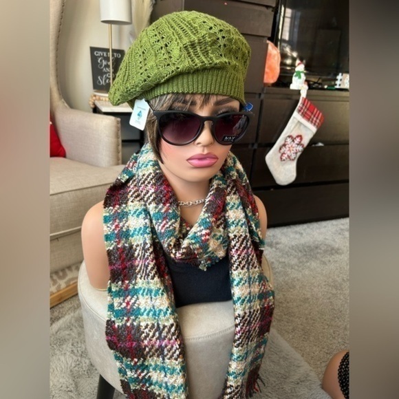 ✨NWOT Beret Tam Beanie knit hat green - Picture 2 of 6